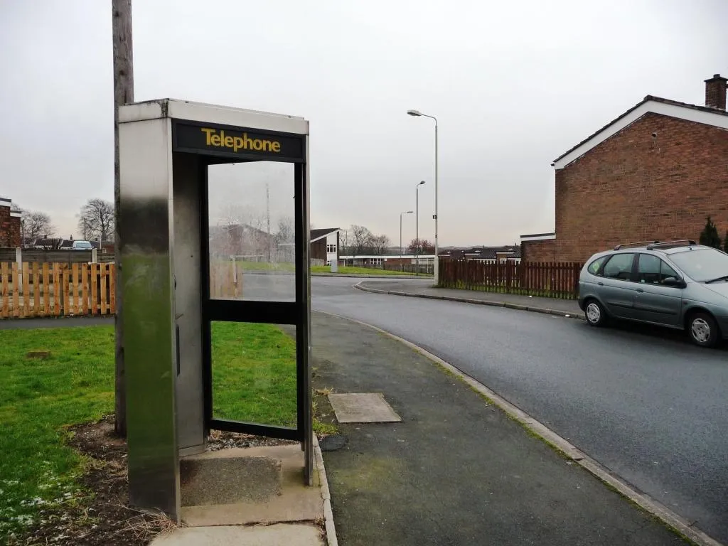 Photo showing: Public telephone, West End Avenue, Ackton