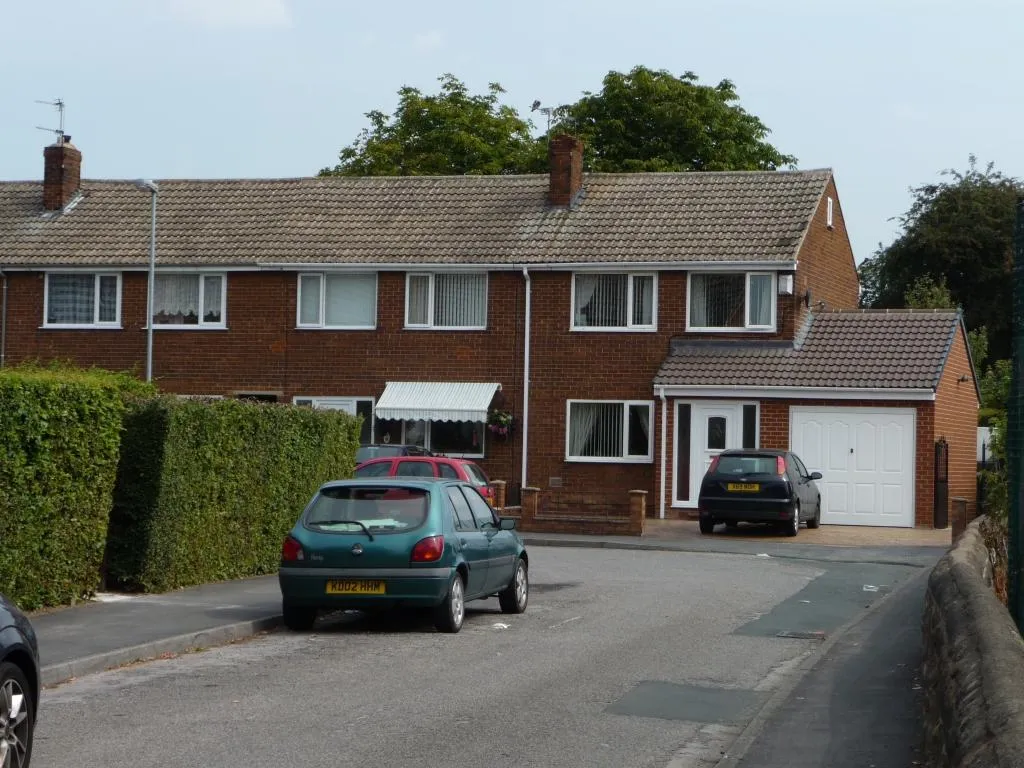 Photo showing: Houses on Smithy Close