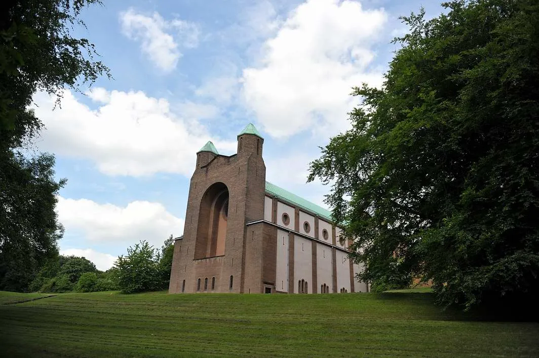 Photo showing: Photo of Church of the Resurrection, Mirfield