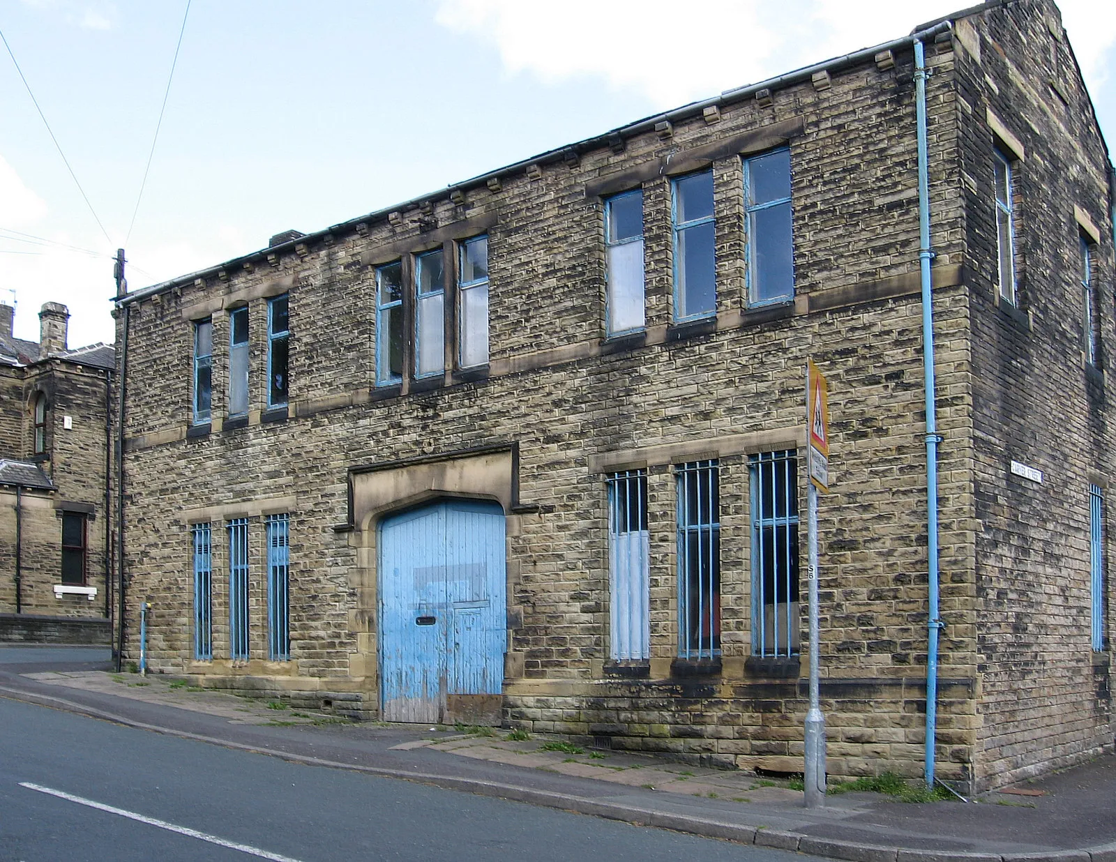 Photo showing: Cleckheaton - former Drill Hall on Whitcliffe Road