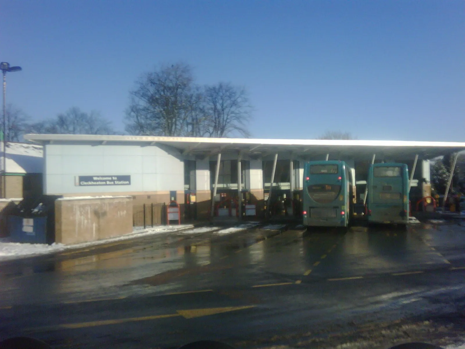 Photo showing: Cleckheaton bus station, Cleckheaton, West Yorkshire.  Taken on the morning of Thursday the 7th of January 2010.