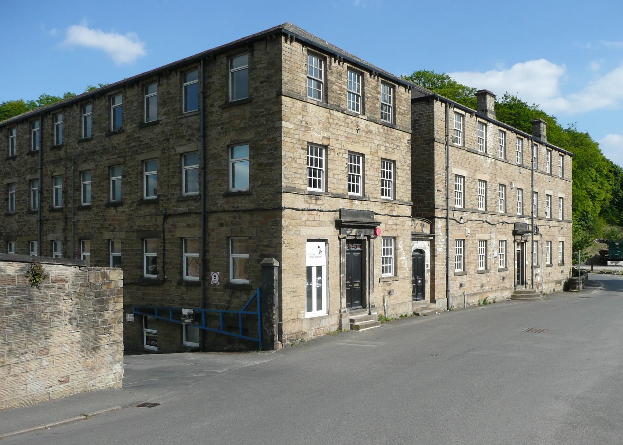 Photo showing: Photograph of the L-shaped block, Nortonthorpe Mills, Scissett, Kirklees, West Yorkshire, England