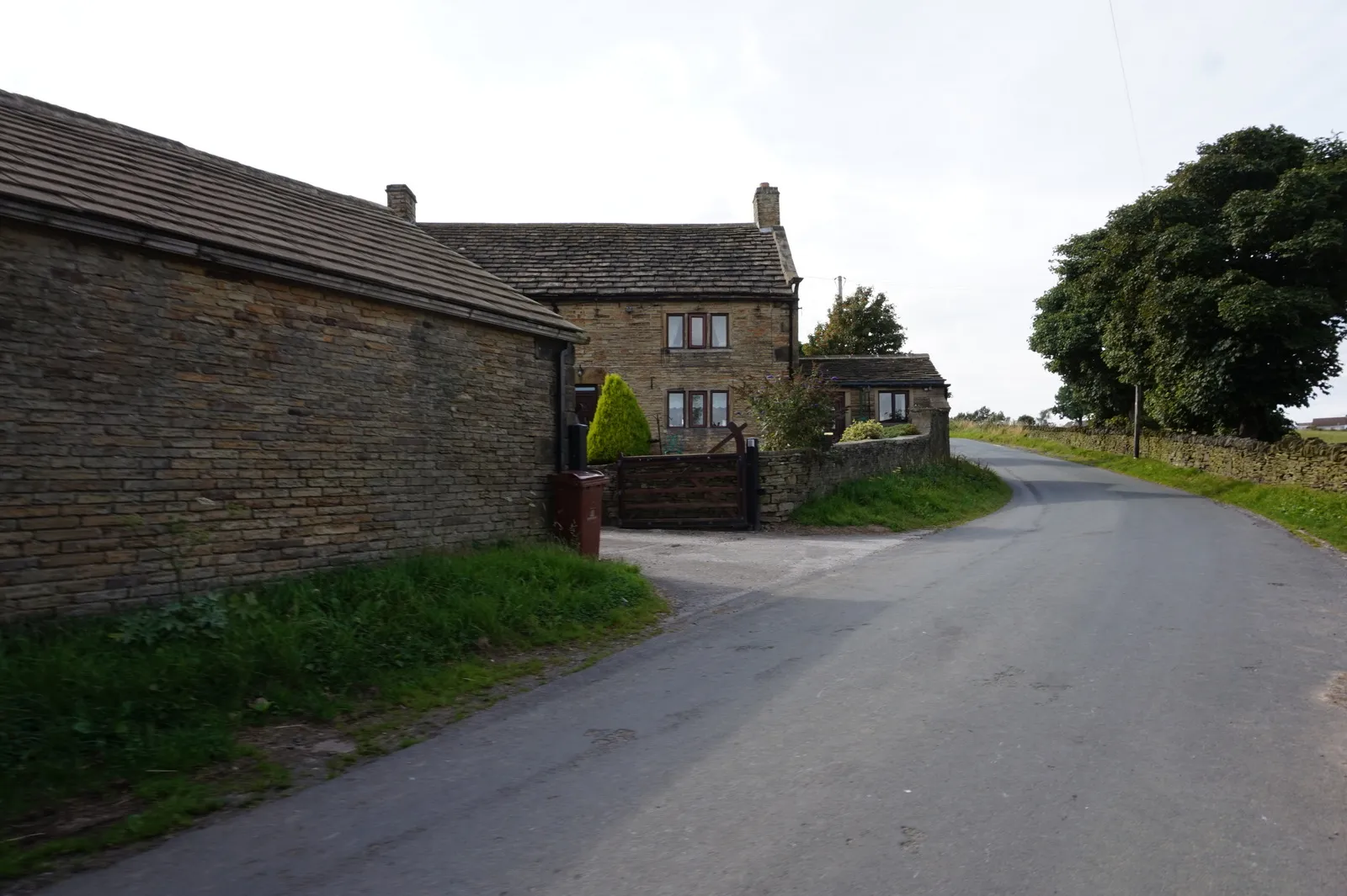 Photo showing: Photograph of Gunthwaite Gate Farm, South Yorkshire, England