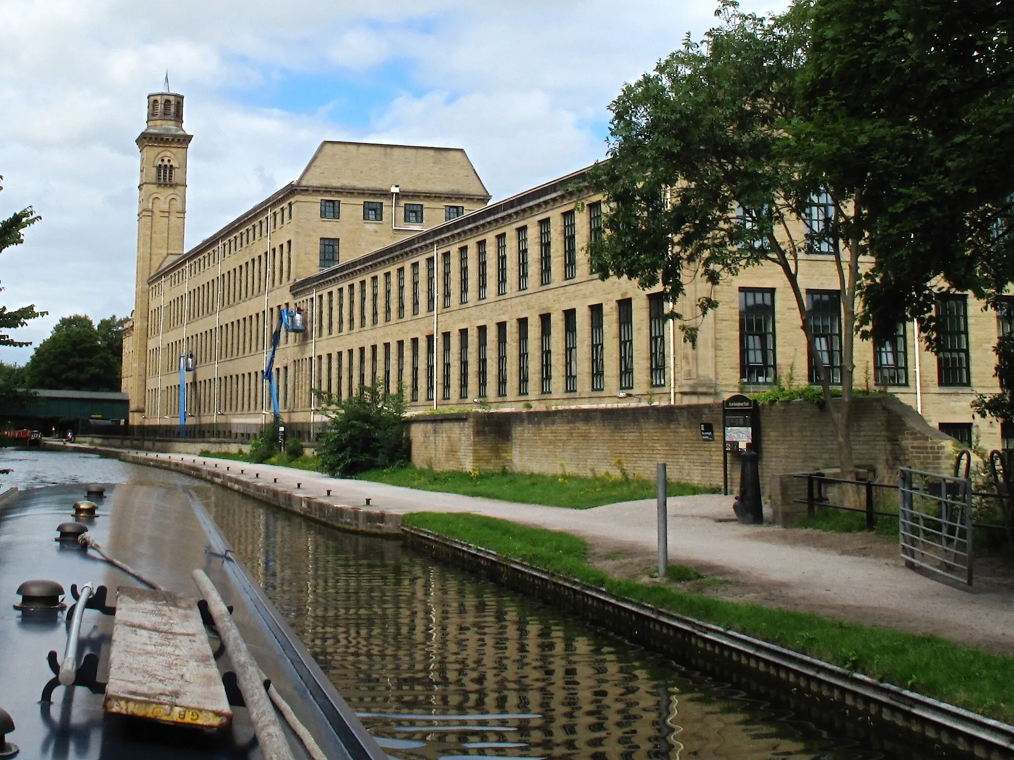 Photo showing: Approaching Salt Mill