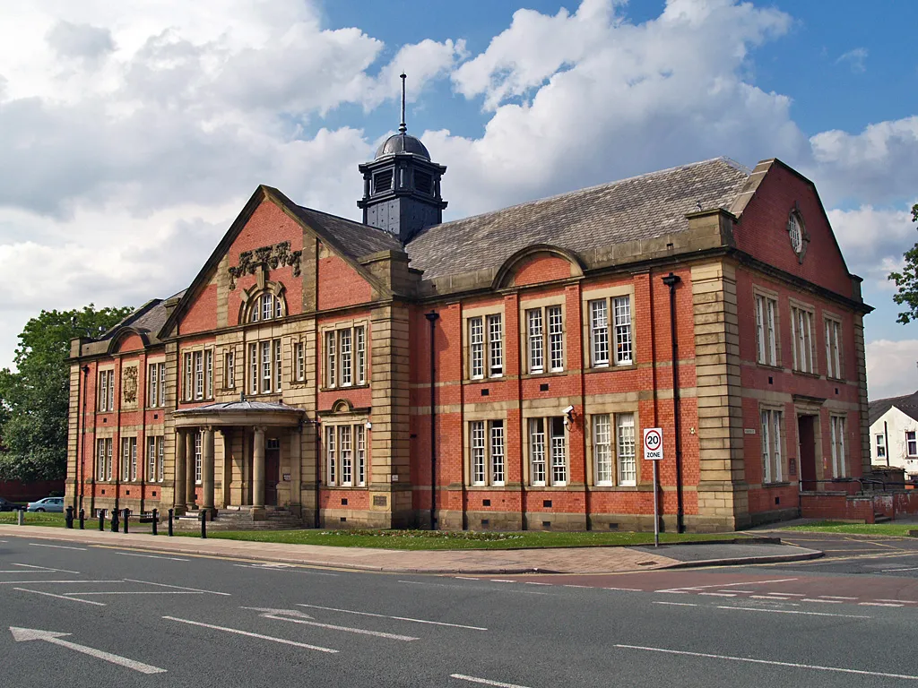 Photo showing: The former Farnworth Town Hall on Market Street, Farnworth, Greater Manchester, England.