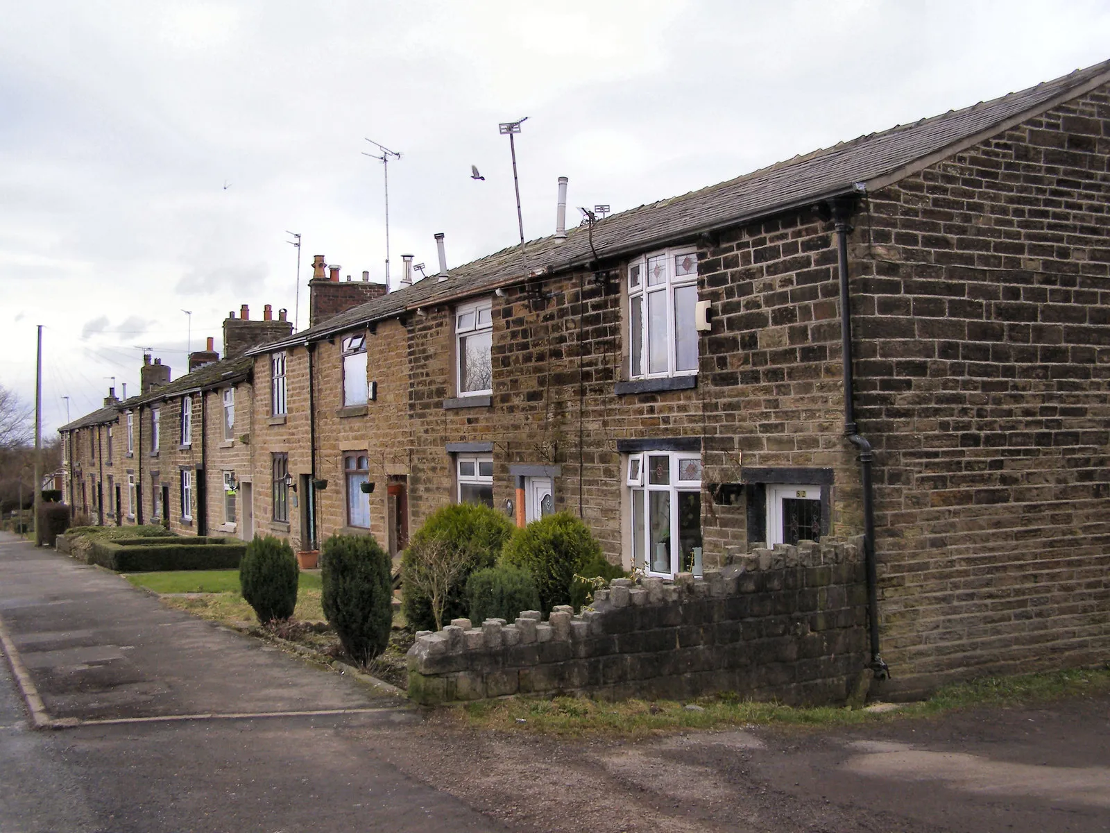 Photo showing: Church Street Terraced cottages on the southern side of Church Street.