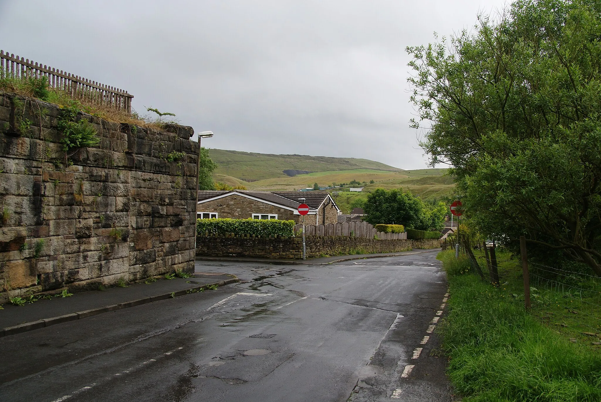 Photo showing: Old Lane, Shawforth