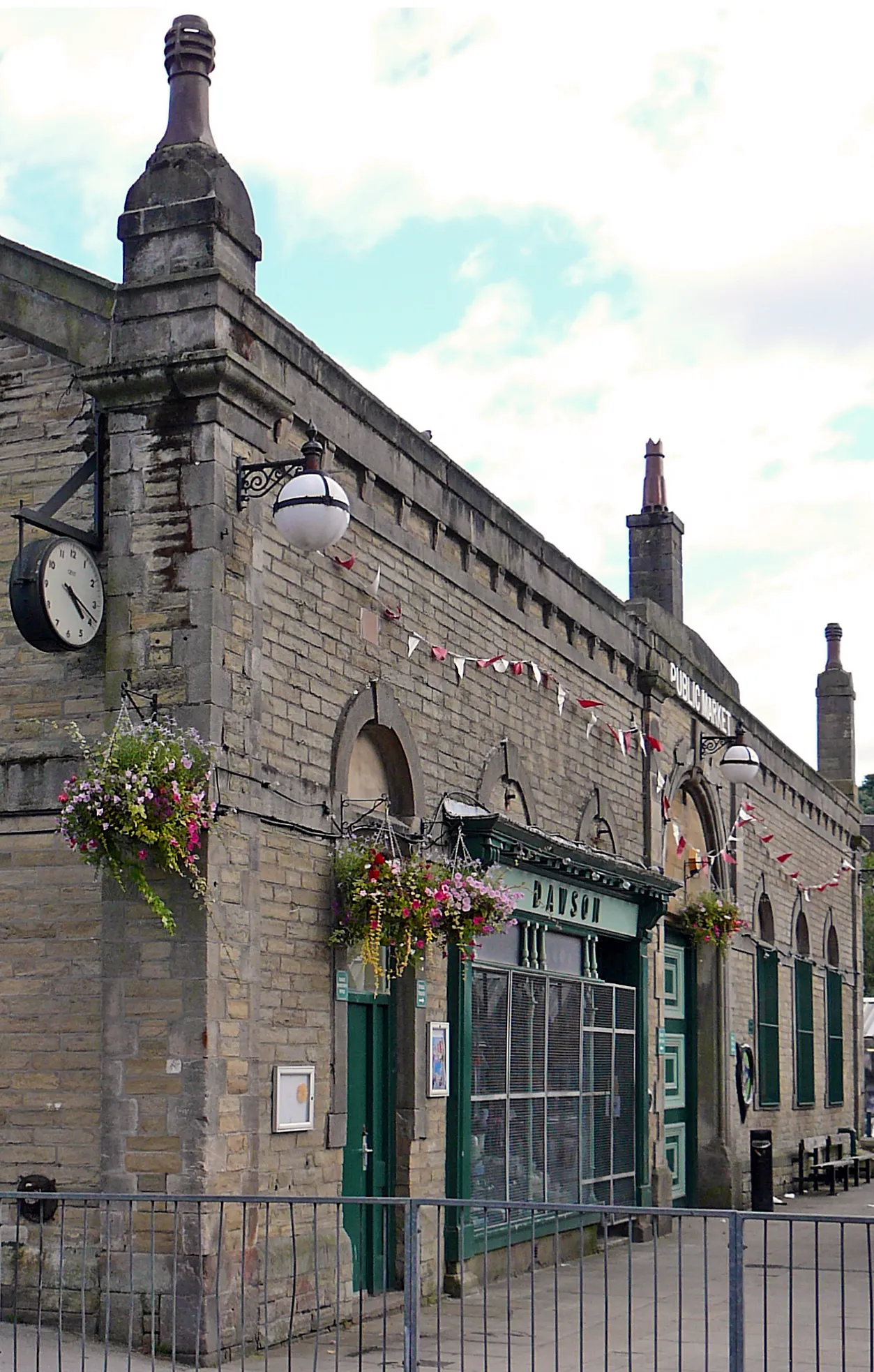 Photo showing: Todmorden Market Hall in Todmorden, West Yorkshire.  Taken on the 29th of August 2010.