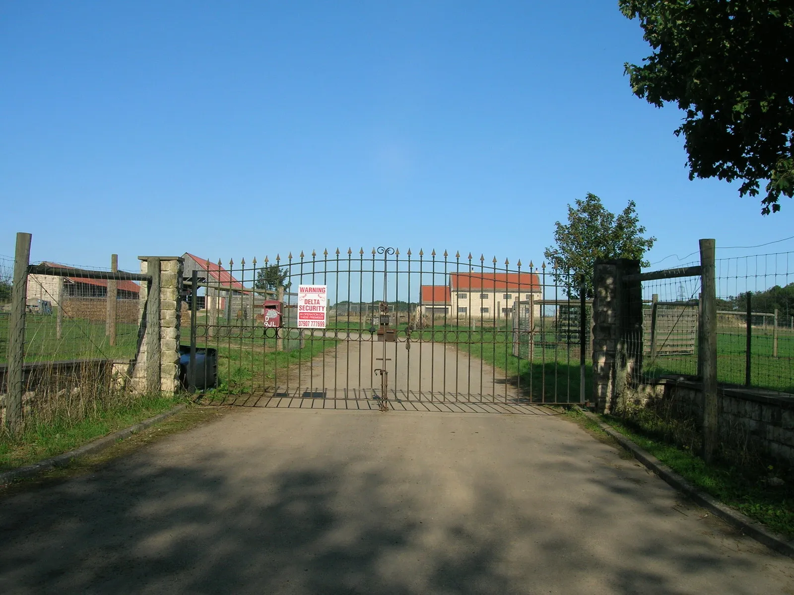 Photo showing: Farm entrance off Grange Lane