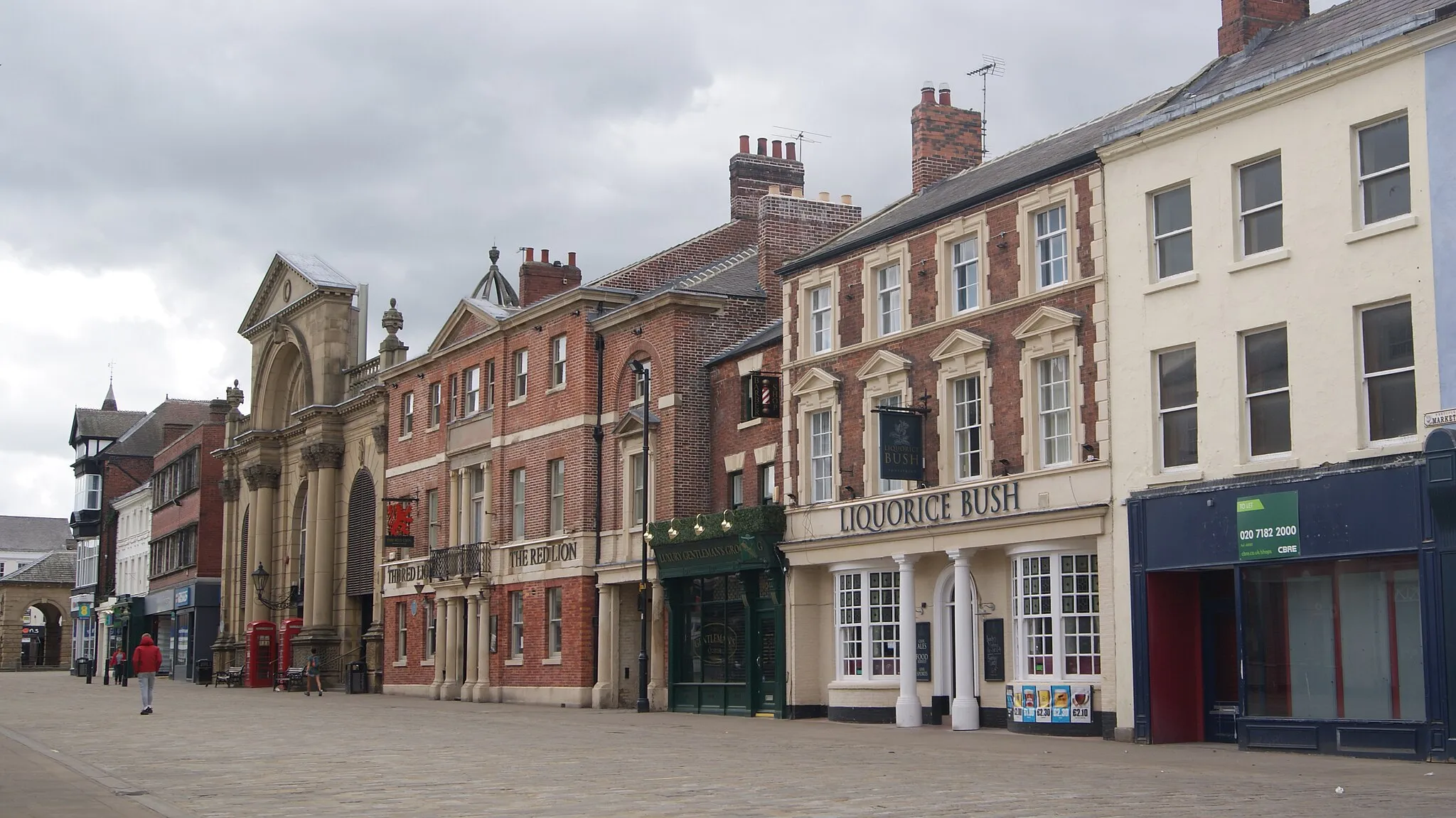 Photo showing: An almost deserted Market Place, Pontefract, West Yorkshire during the COVID-19 pandemic.  Taken on the afternoon of Saturday the 23rd of May 2020.