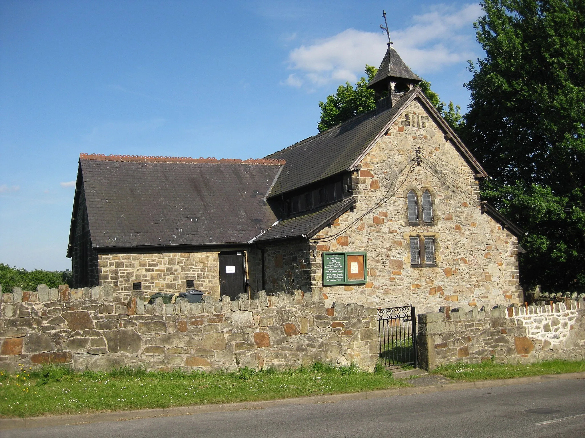 Photo showing: Mission church of St Paul, Pilley Green, Pilley, South Yorkshire S75, seen from the northwest. In the parish of Tankersley, in the Diocese of Sheffield.