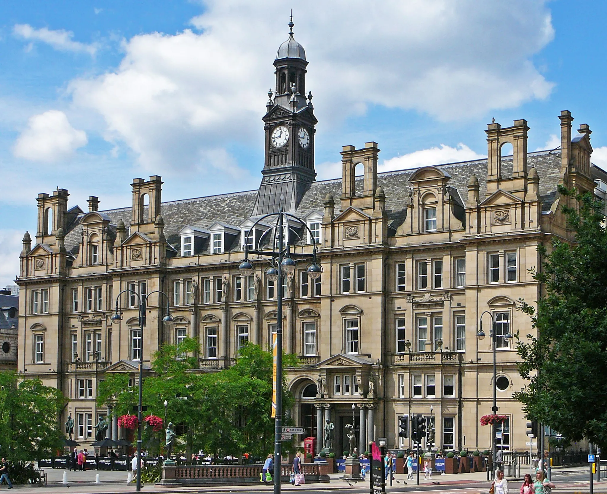 Photo showing: General Post Office, City Square, Leeds (former)