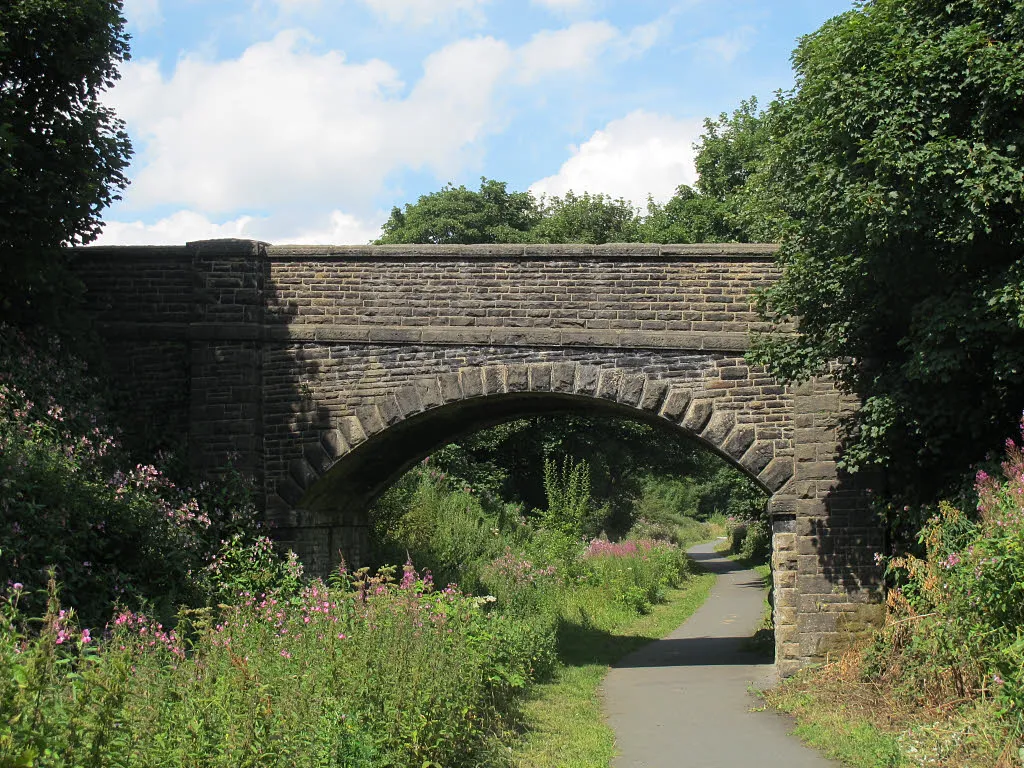Photo showing: Accommodation bridge at Upper Headley