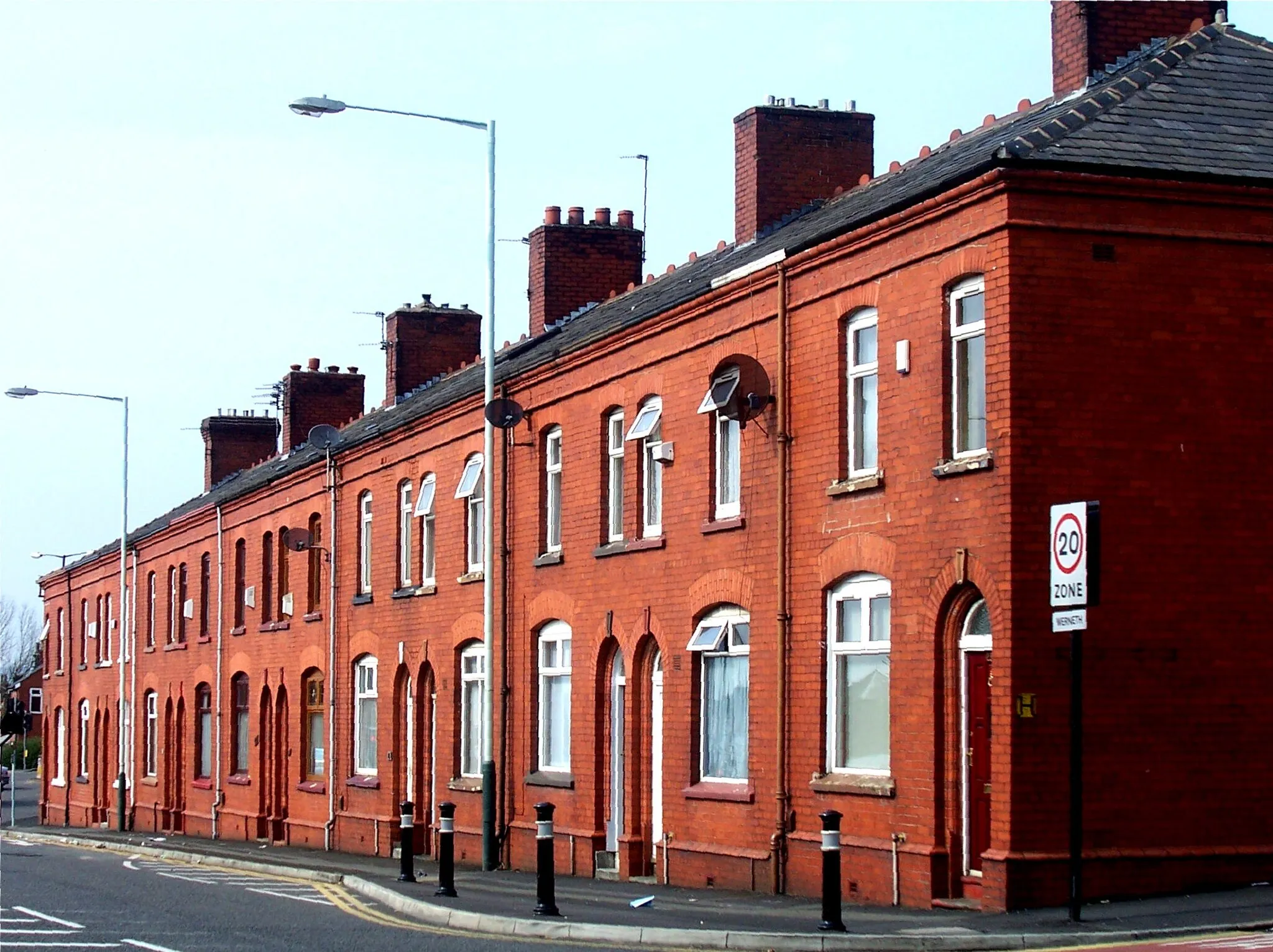 Photo showing: Fredrick Street, in the Werneth area of Oldham, Greater Manchester, England.

This fine Accrington brick terrace was originally the tied homes of the firemen operating from the long since demolished fire and police station at the end of the row - all that is, except the furthest one, which was the police sergeant's house with a side door into the police station. There is a similar terrace running at rightangles up the hill. the space behind the terraces was the practice yard.