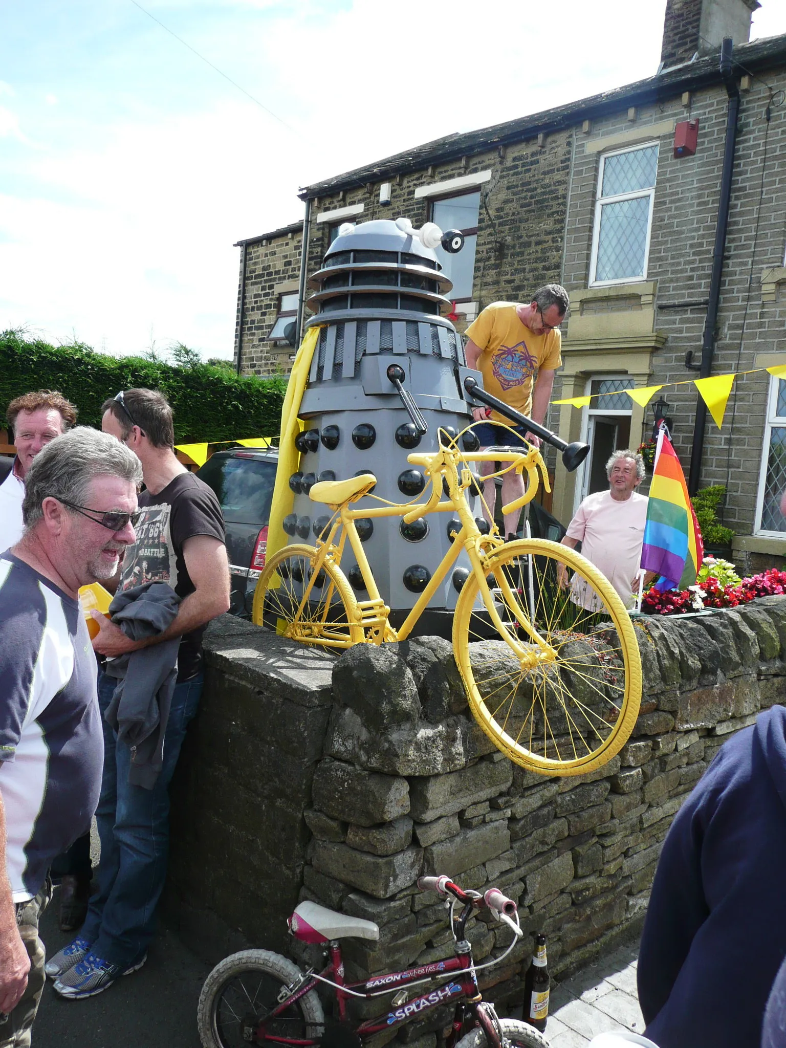 Photo showing: Tour de France at Blackley - a yellow-caped dalek