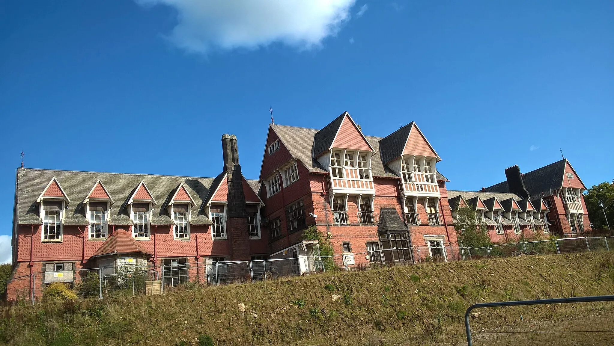 Photo showing: Cookridge Hospital (closed), Leeds.  Main building.