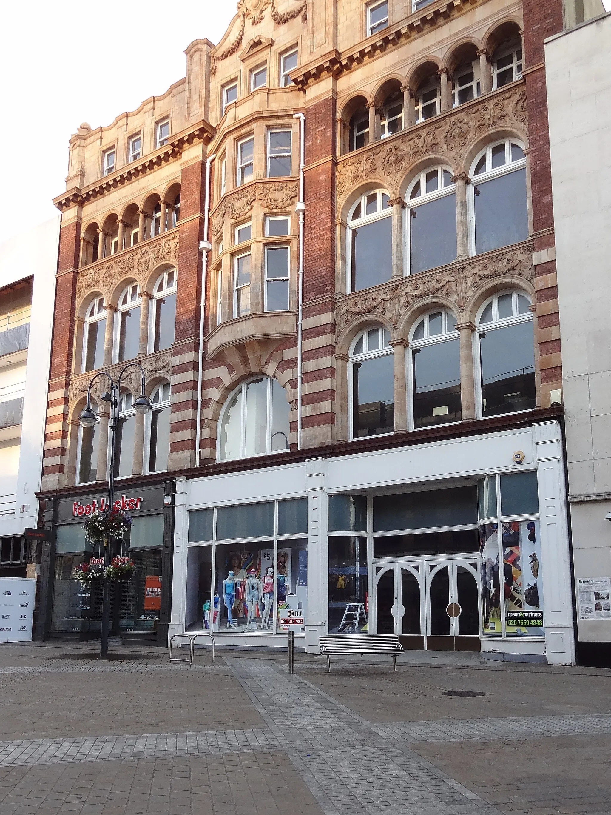 Photo showing: 133, 135 And 137, Briggate