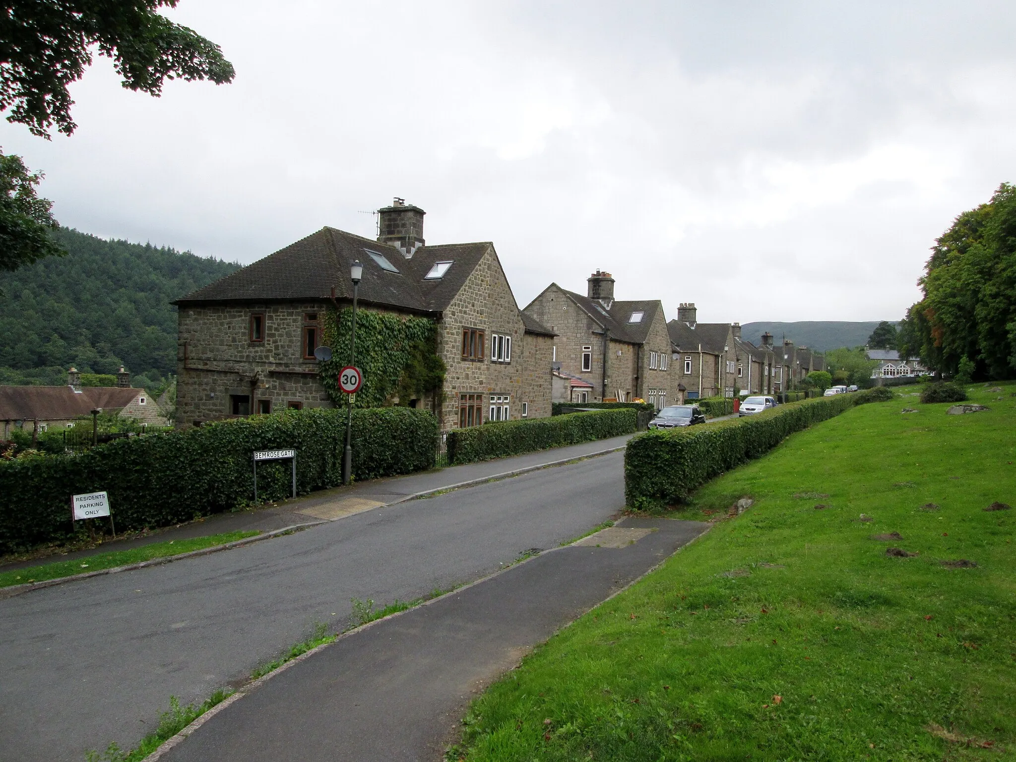 Photo showing: Houses  on  Bemrose  Gate