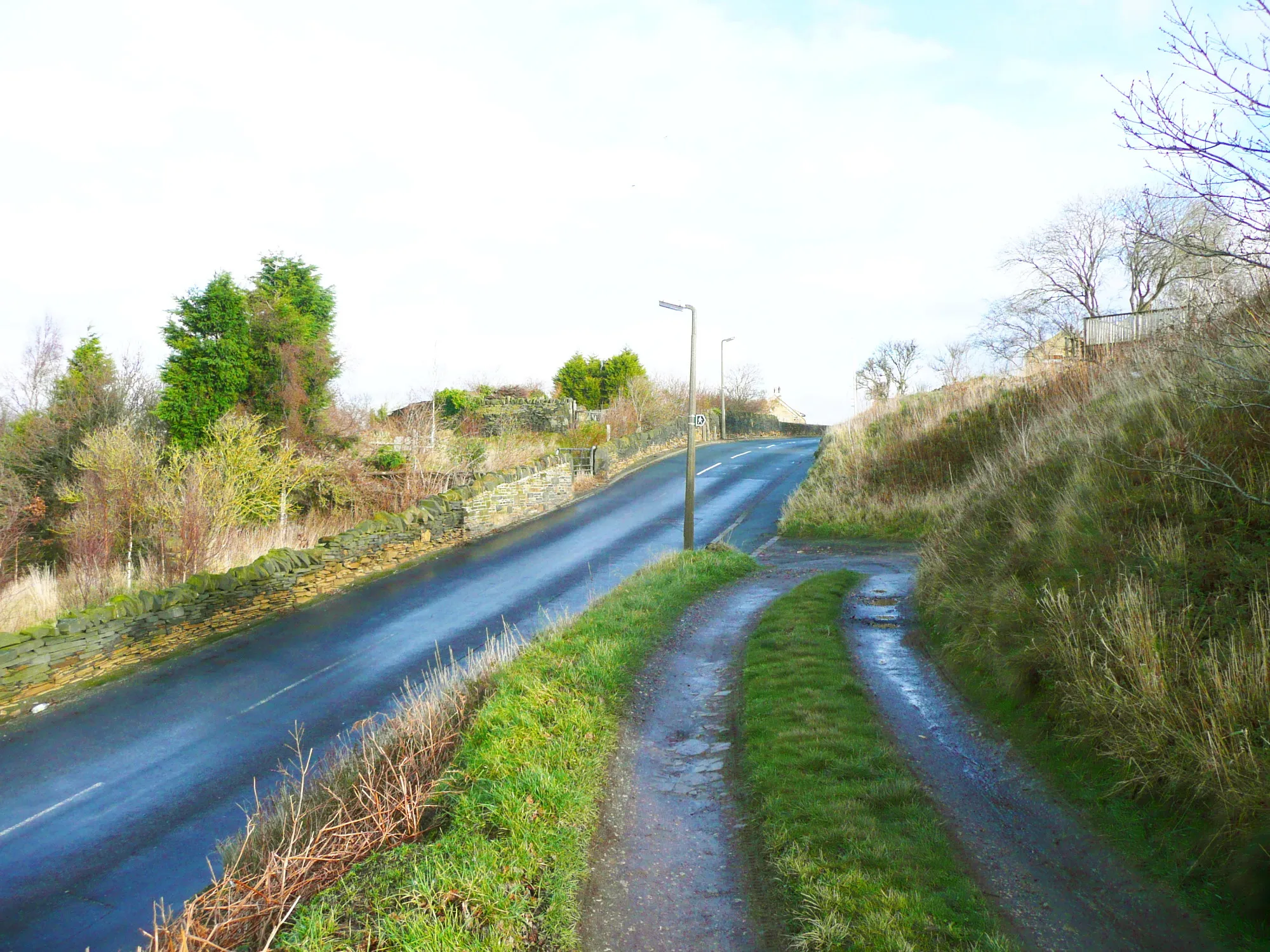 Photo showing: Elland FP17 at the top of Lower Edge