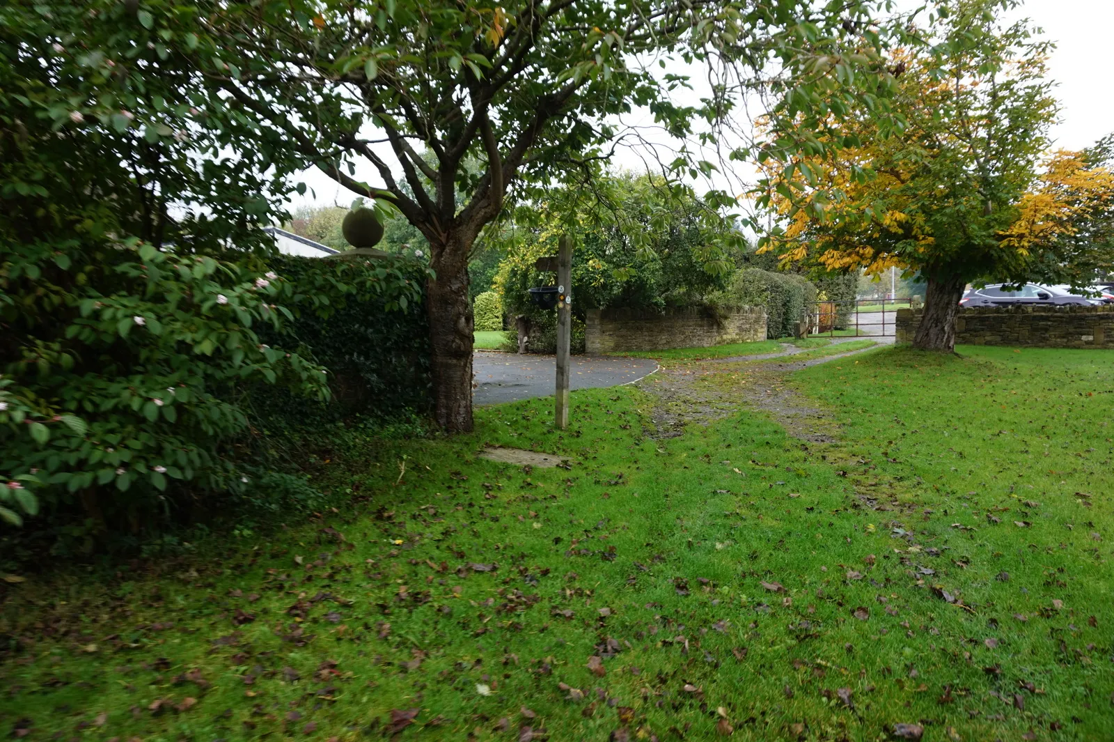 Photo showing: Calderdale Way enters Norwood Green