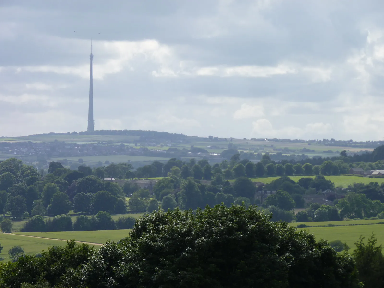 Photo showing: Emley Moor Transmitter Mast from Woolley Edge