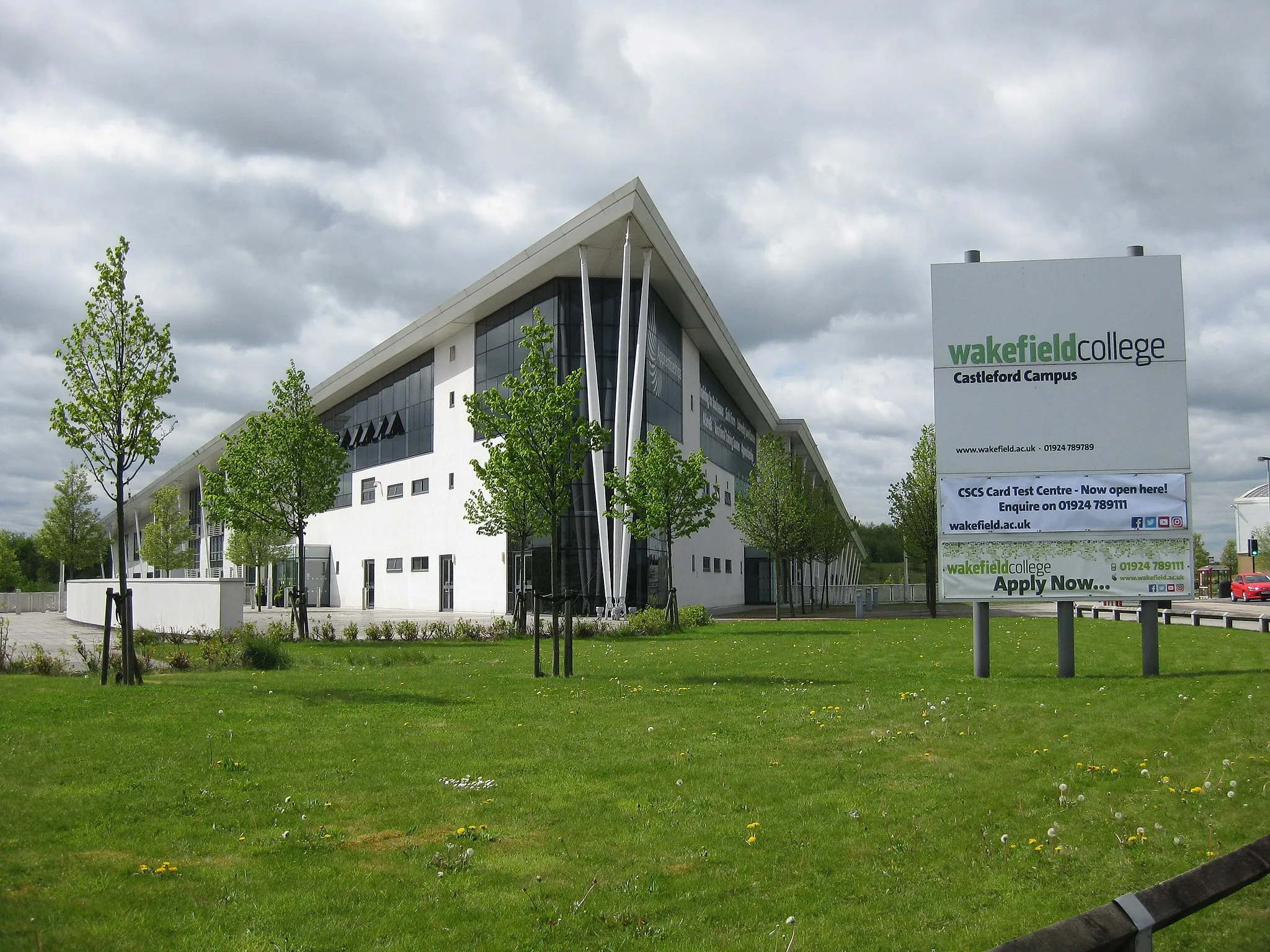 Photo showing: Castleford Campus of Wakefield College, Thunderhead Ridge
Castleford, West Yorkshire WF10 4UA. Just off the A639