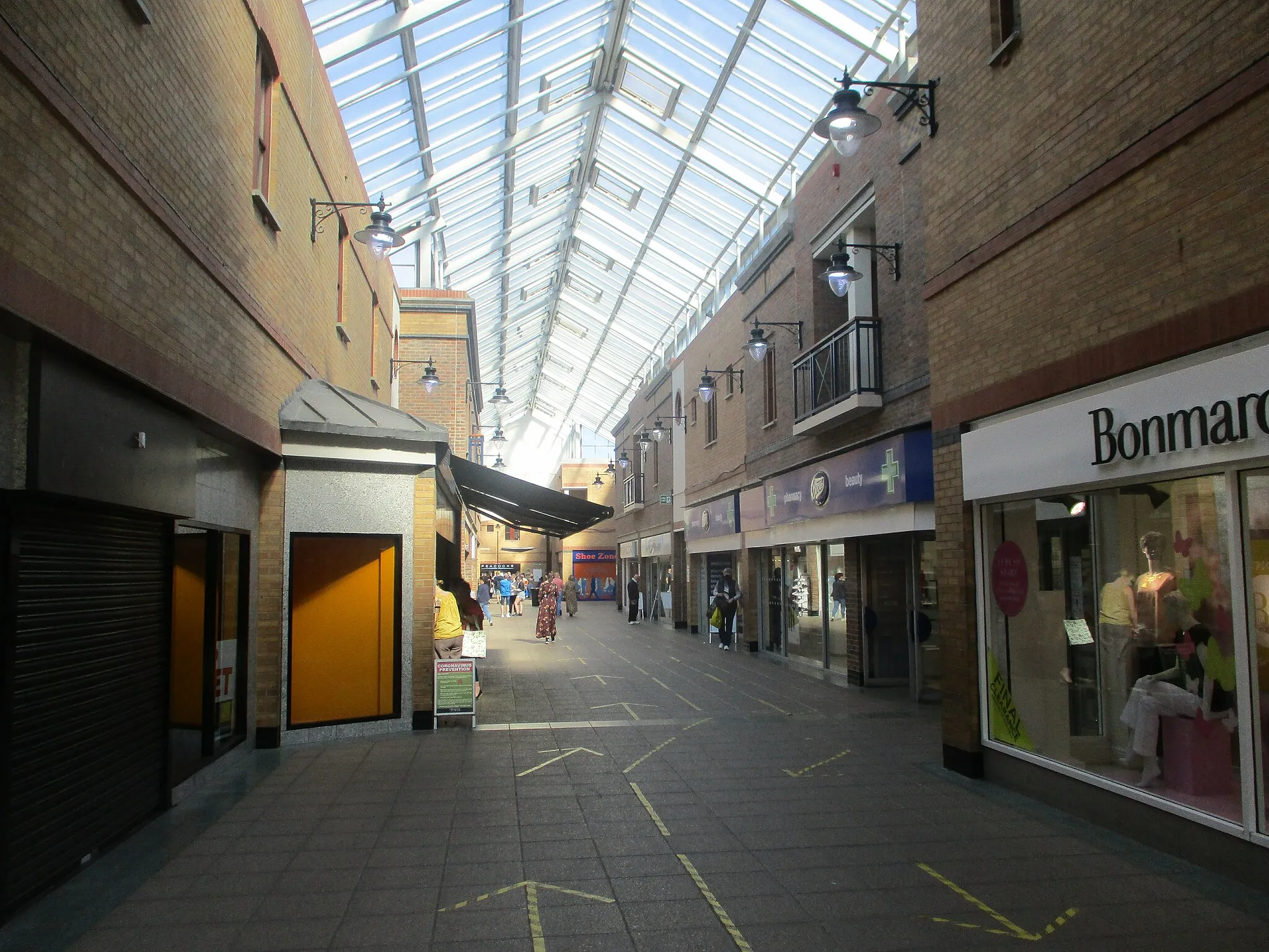 Photo showing: Carlton Lanes shopping centre, Castleford, West Yorkshire.  Taken on the afternoon of Saturday the 24th of April 2021.