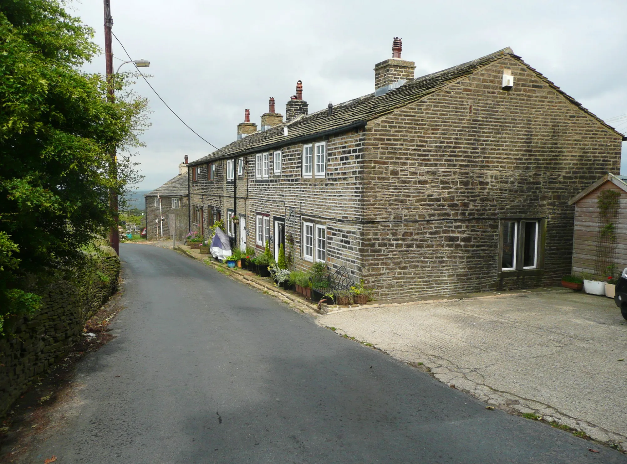 Photo showing: Houses on Red Brink Lane, Sowerby