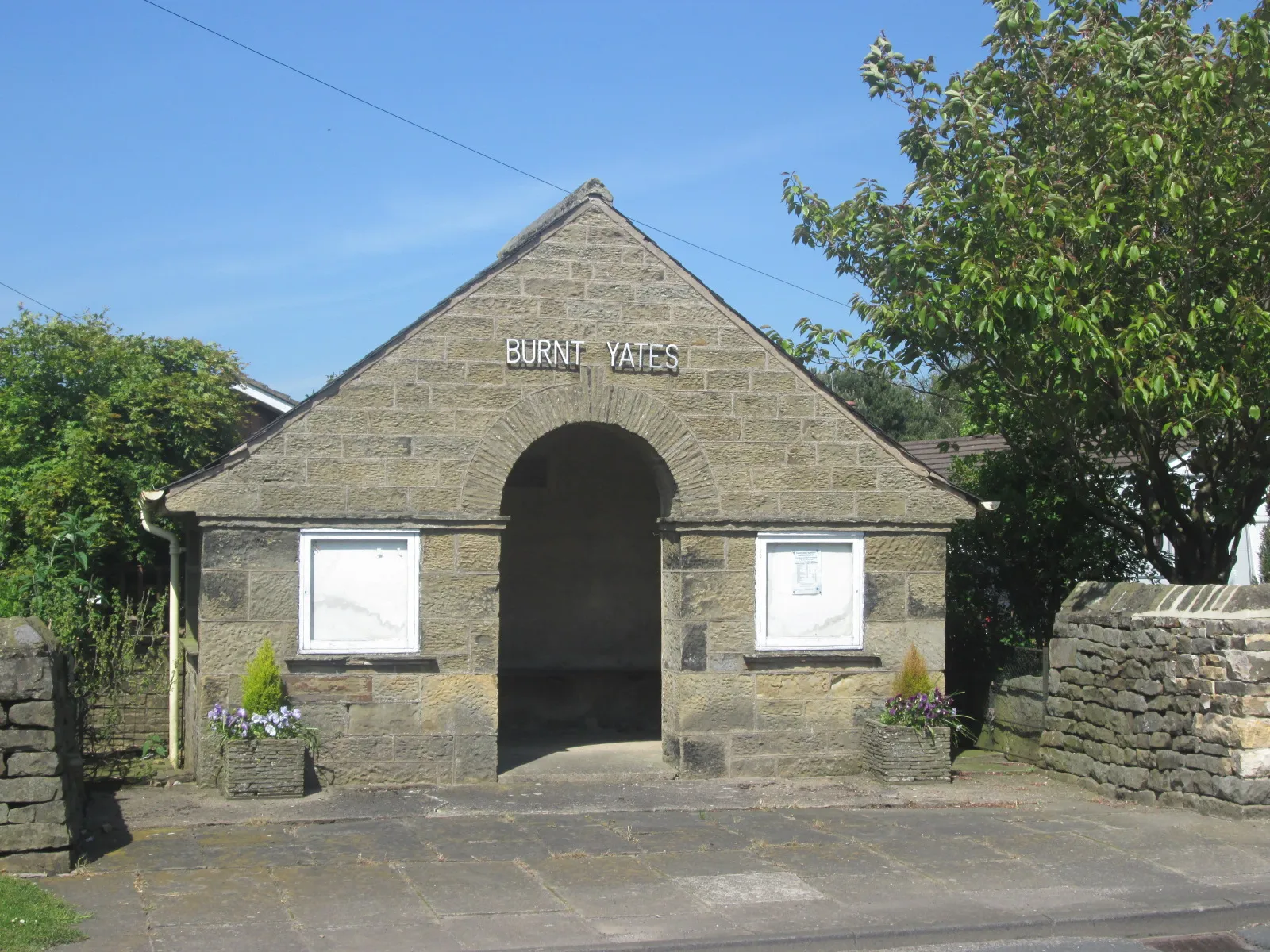 Photo showing: Bus shelter at Burnt Yates