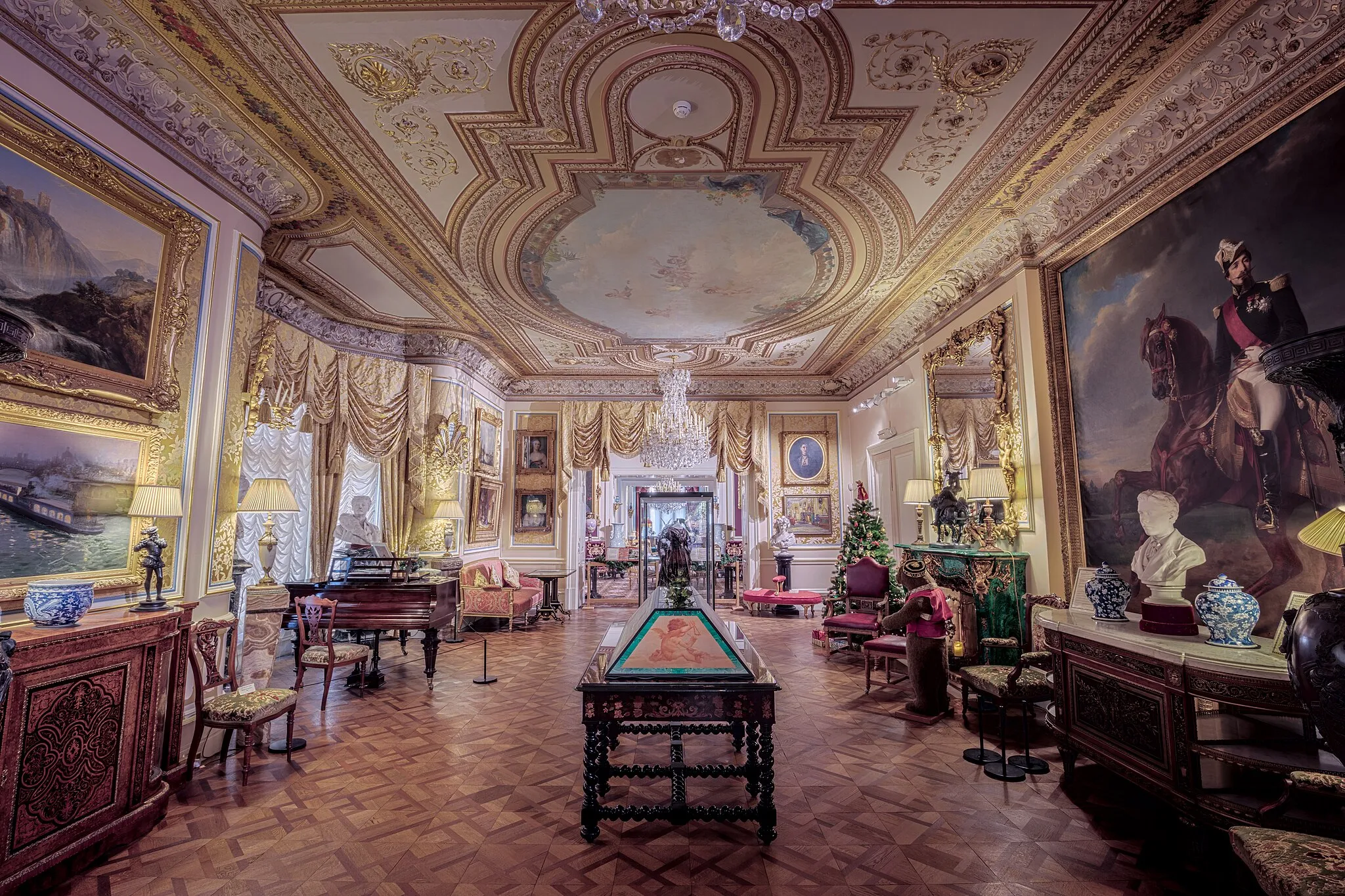 Photo showing: Here is an hdr photograph taken of the Great Drawing Room inside Cliffe Castle.  Located in Keighley, Yorkshire, England, UK.