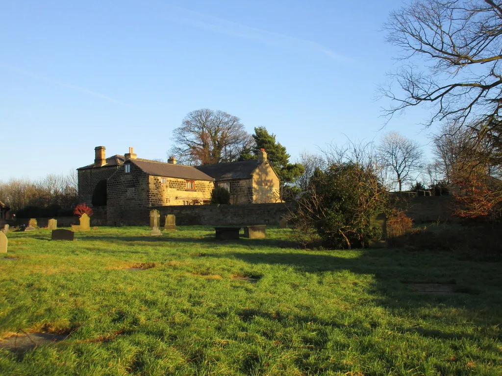 Photo showing: Felkirk House seen from the churchyard