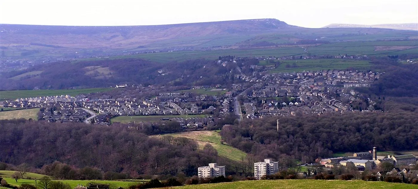 Photo showing: View of Netherton & South Crosland, from Castle Hill, Huddersfield. Meltham Village is in the valley to top left of photo