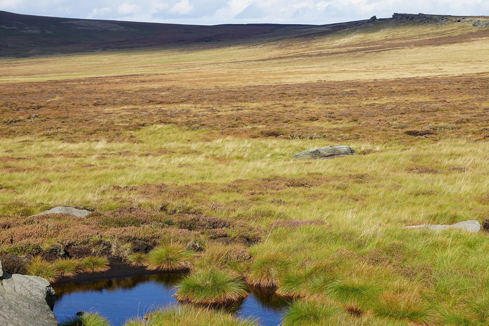 Photo showing: Tiny moorland tarn by Grey Stone Hill