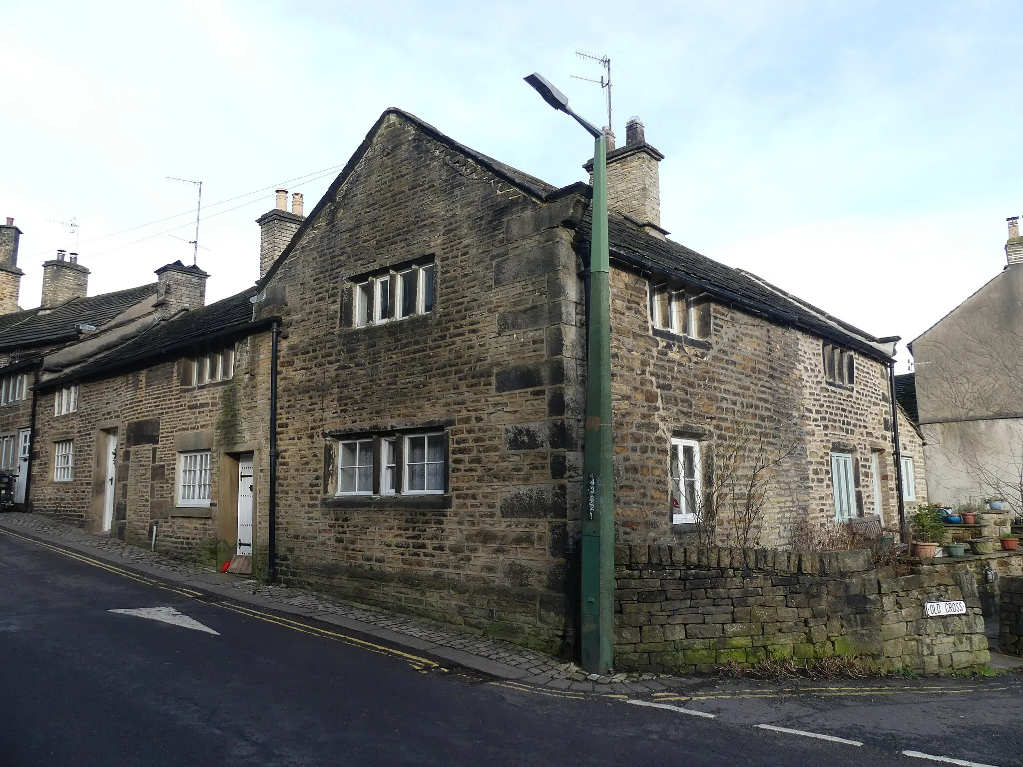 Photo showing: 28, 28A and 30, Church Street South: Grade II listed building in Old Glossop, Derbyshire. Wikidata has entry 28, 28A and 30, Church Street South (Q26664064) with data related to this item.