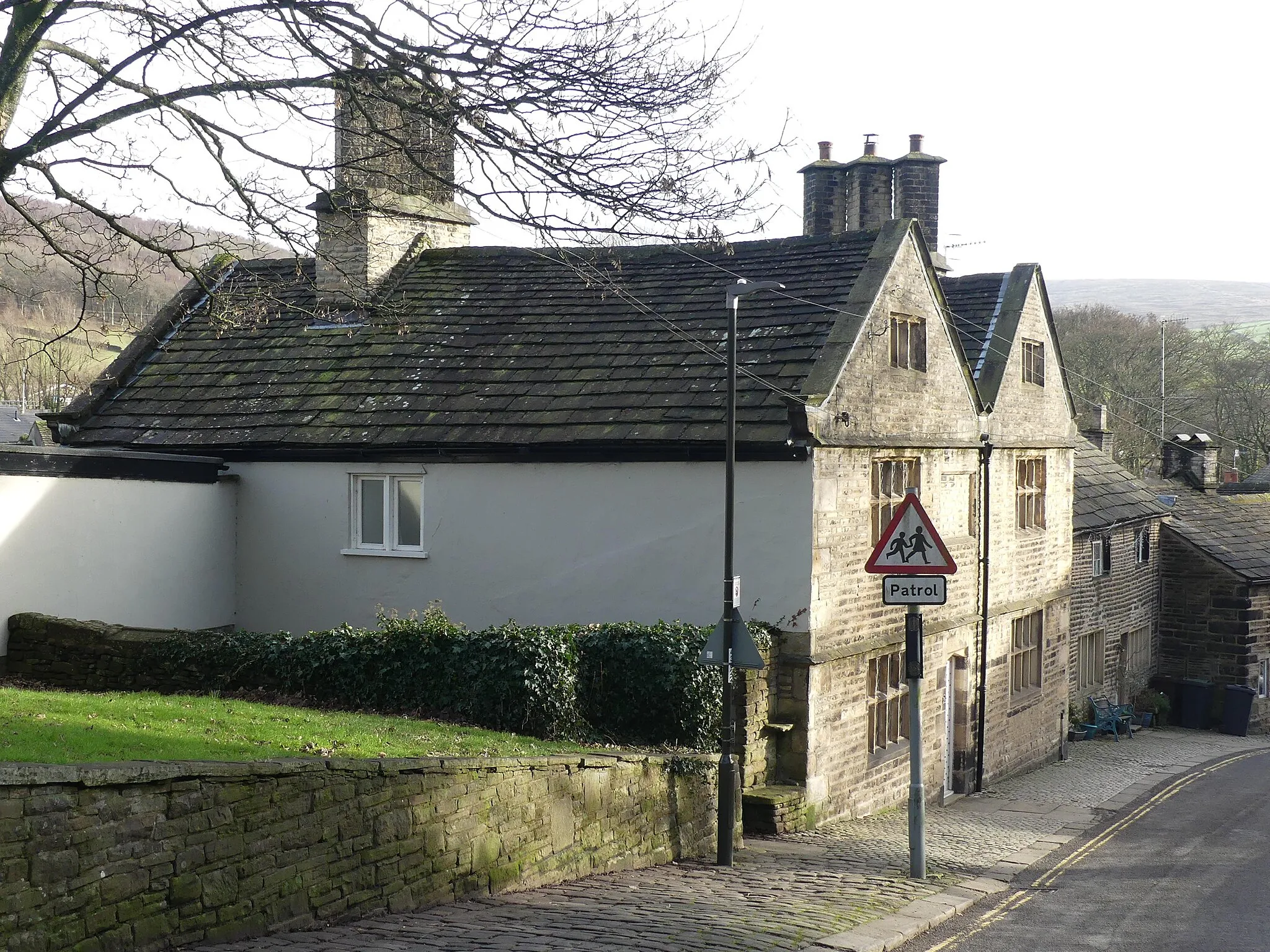 Photo showing: 36, Church Street South: Grade II listed house in Old Glossop, Derbyshire. Wikidata has entry 36, Church Street South (Q26664067) with data related to this item.