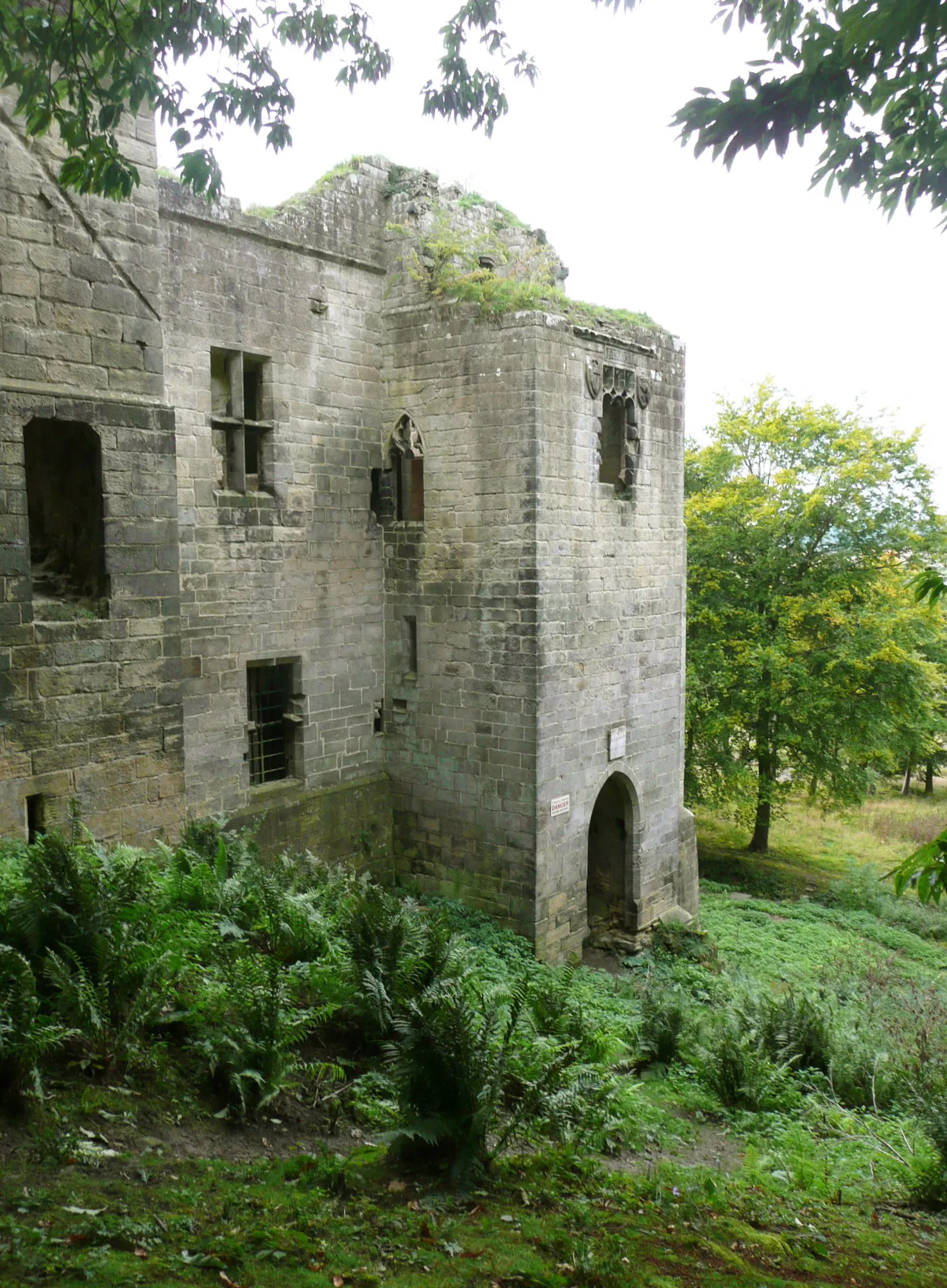 Photo showing: The east side of Harewood Castle