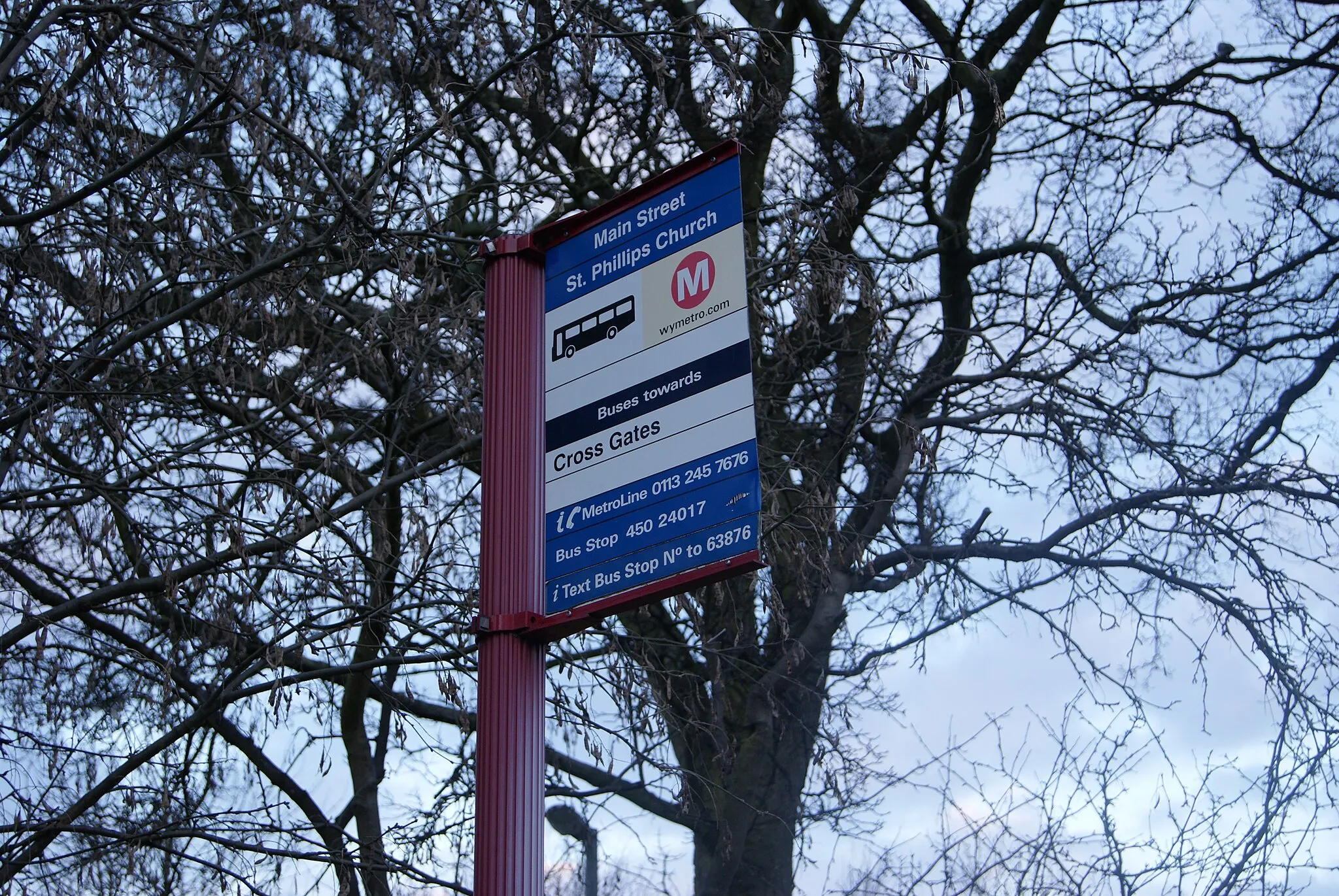 Photo showing: A bus stop on Main Street, Scholes, Leeds (towards Cross Gates).  Taken on the afternoon of Sunday the 14th of February 2010.