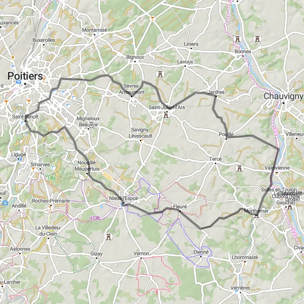 Miniature de la carte de l'inspiration cycliste "Boucle à travers les châteaux de la Vienne" dans la Poitou-Charentes, France. Générée par le planificateur d'itinéraire cycliste Tarmacs.app