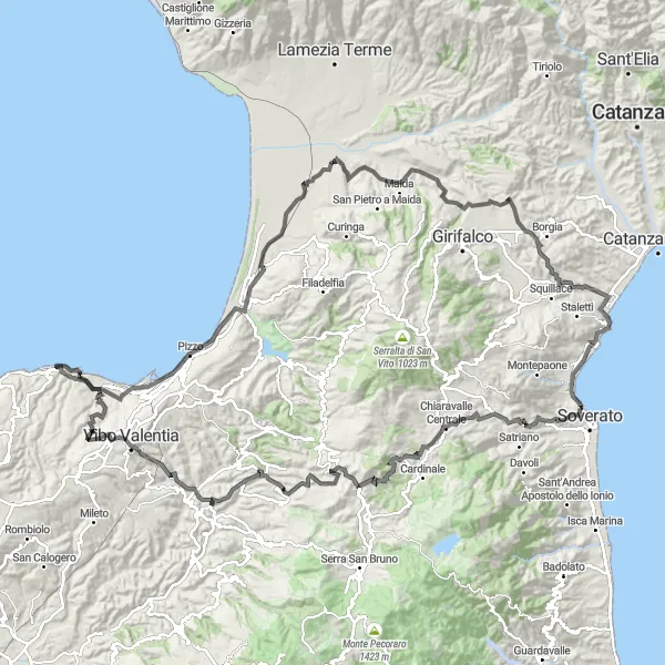 Miniatura della mappa di ispirazione al ciclismo "Giro in bicicletta da Briatico attraverso le montagne" nella regione di Calabria, Italy. Generata da Tarmacs.app, pianificatore di rotte ciclistiche