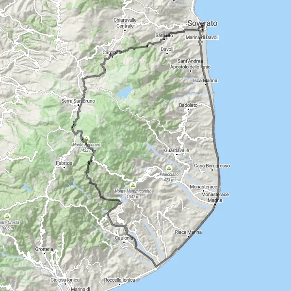 Miniatura della mappa di ispirazione al ciclismo "Raid in bicicletta Soverato-Torre Sant'Antonio-Marina di Caulonia-Ursini-Nardodipace-Pietra del Boaro-Spadola-Satriano" nella regione di Calabria, Italy. Generata da Tarmacs.app, pianificatore di rotte ciclistiche